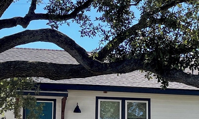 Galveston House | The Oak Tree Cottage at Midtown