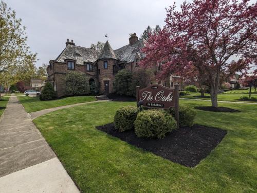 Jamestown Bed & Breakfast | The Oaks B&B Hotel and Spiritual Center