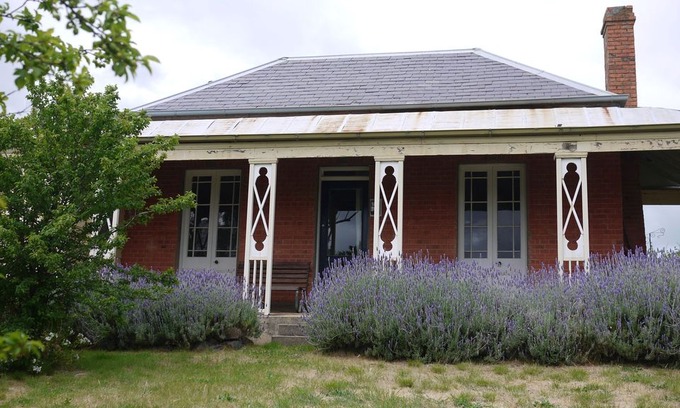 Clunes House | The Oaks Goldfiield Cottage