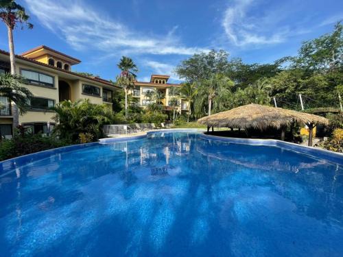 Tamarindo Apartment | The Oaks Tamarindo Pool Front Condominiums fast wifi