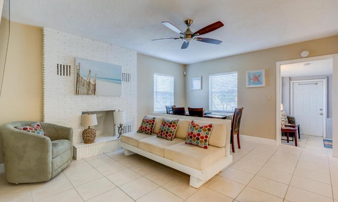 Edgewood House | The oasis near the cruise & airport - By Avi