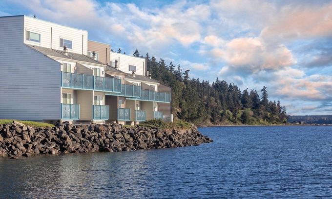 Adelma Beach Resort | The ocean and mountain experience!