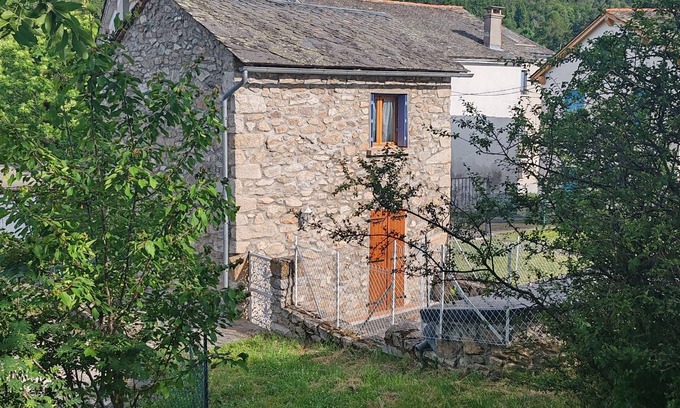 Querigut House | The old barn: The Bear House