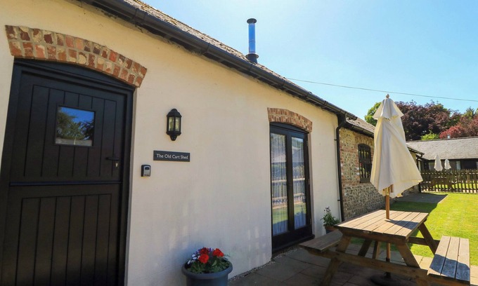 Blandford Forum Cottage | THE OLD CART SHED, pet friendly in Winterborne Stickland