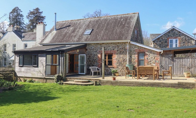 Liverton Cottage | THE OLD COACH HOUSE, pet friendly, with open fire in Bovey Tracey