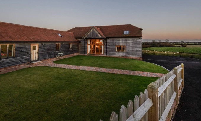 Stone in Oxney House | The Old Cowshed in the beautiful Tenterden