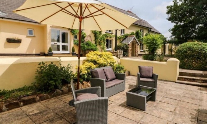 Broadwoodkelly Cottage | The Old Dairy Cottage With Indoor Pool In Devon