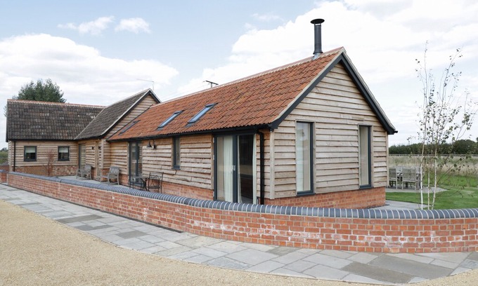 Devizes Cabin | The Old Dairy, SEEND