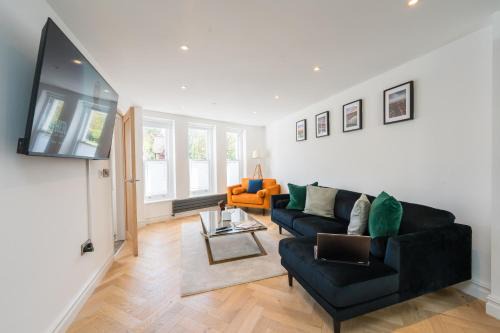 Roath House | The Old Kiosk - Luxe 4 Bed House - Roath Park