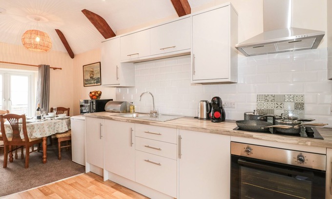 Watchet Cottage | THE OLD LIGHTHOUSE COTTAGE, pet friendly in Watchet