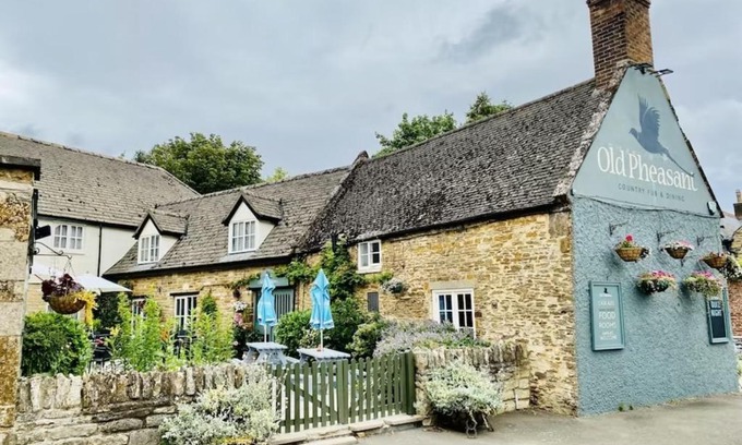 Glaston Hotel | The Old Pheasant Hotel & Restaurant