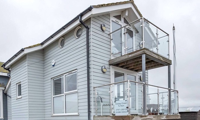 Martlesham Heath House | The Old Pilot Hut, Felixstowe Ferry, Amazing Views