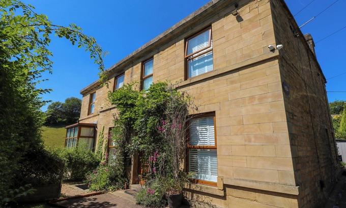 Holmfirth Cottage | THE OLD POST OFFICE - PET FRIENDLY GROUP STAYS IN HOLMFIRTH in Holmfirth