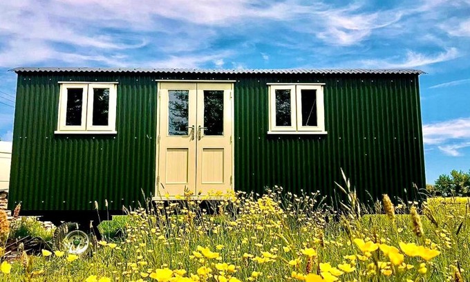 Todber House | The Old Post Office - Luxurious Shepherds Hut 'Far From the Madding Crowd' based in rural Dorset.