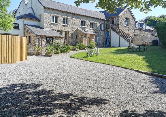 Jacobstow Apartment | THE OLD RECTORY KIRKULLEN LOFT APARTMENT in Jacobstow 10 mins to Widemouth bay and Crackington Haven,15 mins Bude,20 mins tintagel, 27 mins Port Issac