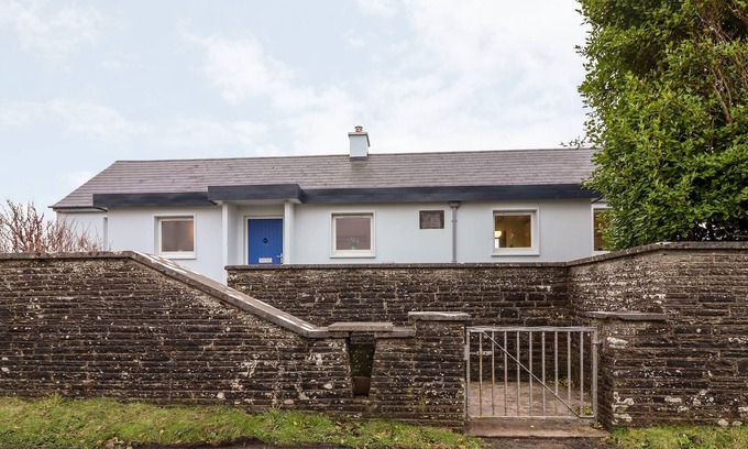Doolin Cottage | THE OLD SCHOOL HOUSE, MOYMORE in Lahinch, County Clare