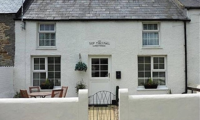 Rhosybol Cottage | "The Old Shop" - "A Hidden Gem” ideal location with superfast wifi- Pet Friendly