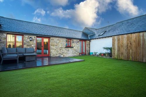 Angle House | The Old Stables - 3 Bedroom Cottage - Angle