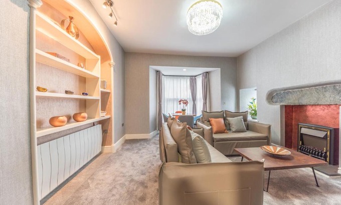 Ambleside Apartment | The Old Stamp House Retreat- Three En-suite Bedrooms Central Village Location
