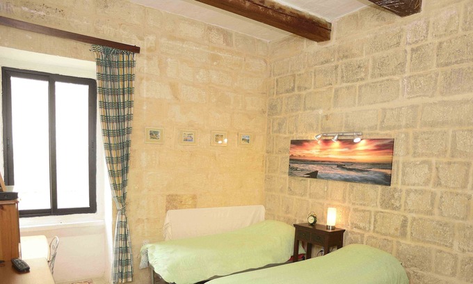 Safi Bed & Breakfast | The Old Stone, A 250 year old B&B full of character