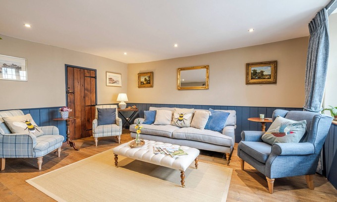 Nettleton Cottage | The Old Swan - Cotswolds Self Catering Cottage in charming village, Sherston