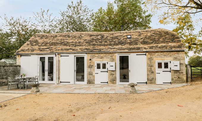 Chippenham House | THE OLD SWILL HOUSE, pet friendly, luxury holiday cottage in Foxham
