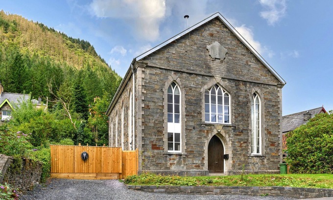 Dinas Mawddwy Ski Chalet | The Old Wesleyan Chapel