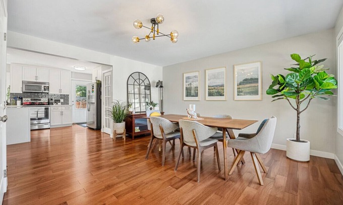 Southeast Calgary House | "The Olive" Cozy & Peaceful | 7 Min from Inglewood
