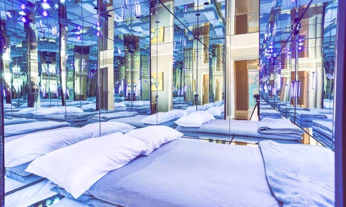 Bryant House | The OMG House that will BLOW YOUR MIND with Unbelievable Cats n Mirrors
