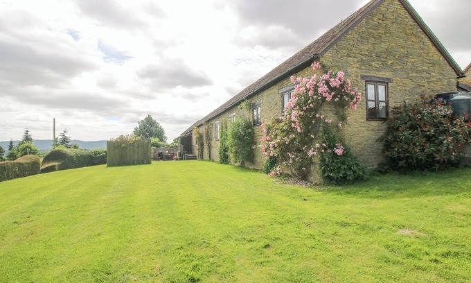 Craven Arms Cottage | THE ONIBURY, family friendly, with pool in Ludlow