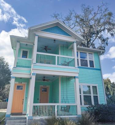 Pleasant Street House | The Orange Blossom Suite Near UF Shands D-town