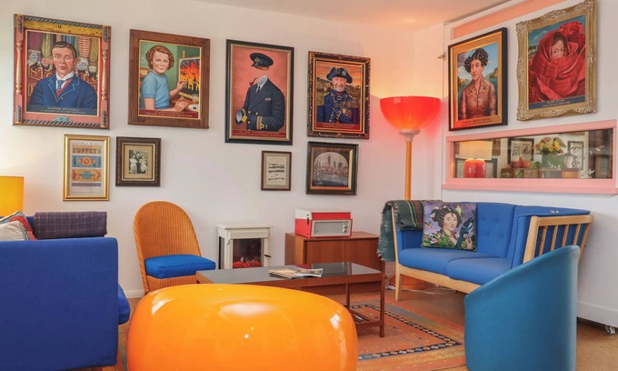 Bury St Edmunds Cottage | THE ORCHARD CLOSE ART HOUSE, pet friendly in Bury St Edmunds