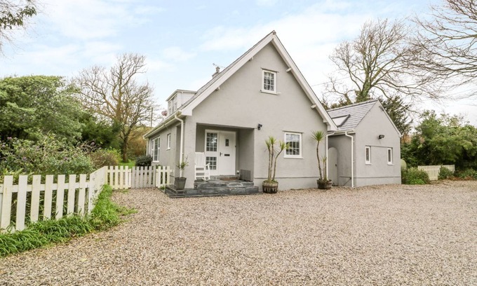 Llanengan Cottage | THE ORCHARD, pet friendly, with hot tub in Abersoch