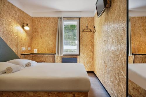 Seclin Hotel | The Originals Access, Hôtel Moustache, Seclin