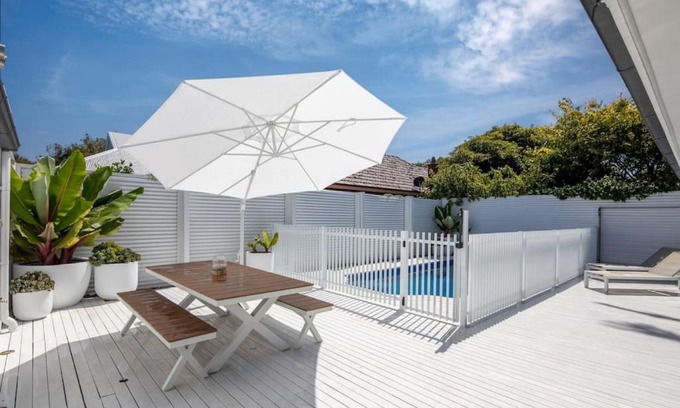 Glenelg South House | THE OSLO on Broadway with Pool Villa 1