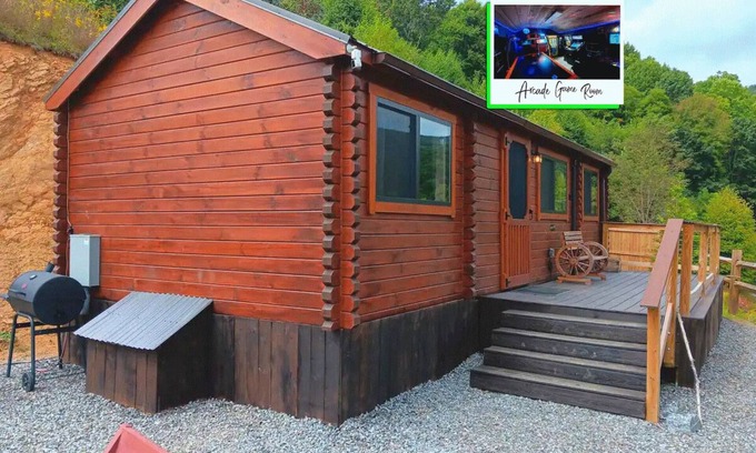 Wilson Creek Cabin | The Overlook Cabin near Grayson Highlands - Arcade & Theater