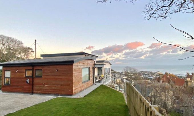 Ventnor House | The Overlook