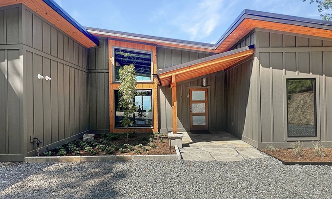Bryson City House | The Overlook- Modern Elegance, near downtown Bryson City, amazing sunset view