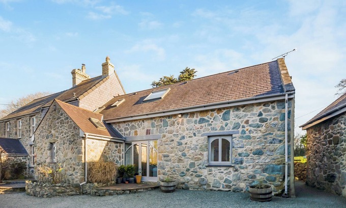 Llangaffo Cottage | The Owl Barn - UK48736