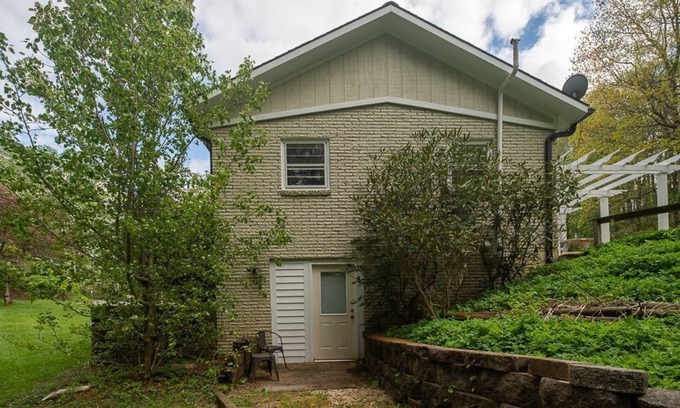 Boone House | THE OWL HOUSE: 2000 sq ft 2 floor private home 2.5 to Downtown Boone!