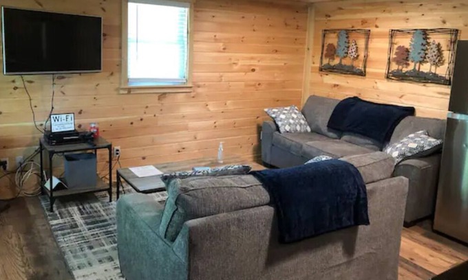 Kimbolton Cabin | The Owl’s Nest Cabin— 3 Minutes from Salt Fork!