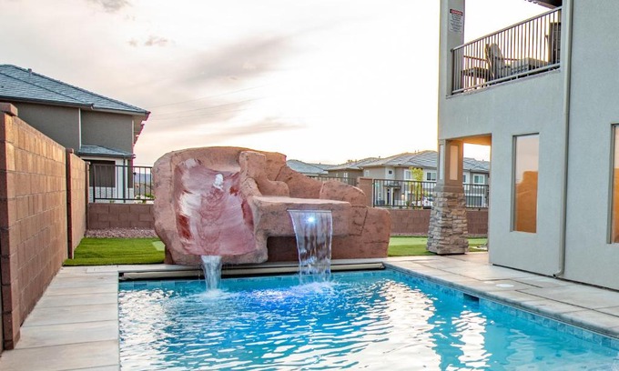 Hurricane House | The Pad Spacious Luxury Retreat Sleeps 23, Private Pool, Spa, Game Room and More