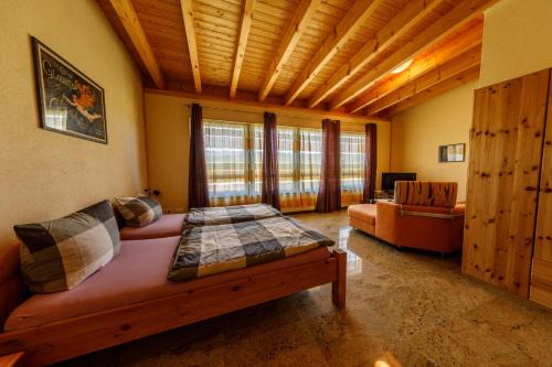 Hunerbach Bed & Breakfast | The Paddock B&B
