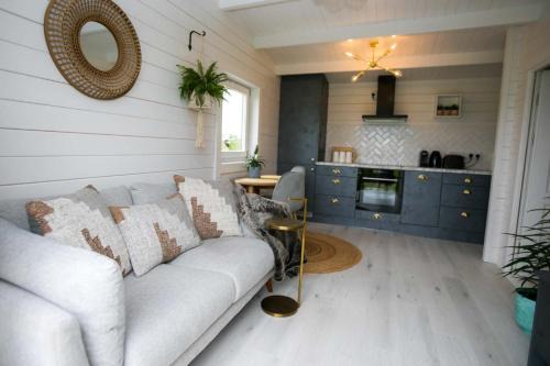 Aghadoe Ski Chalet | The Paddocks Cabin - Stylish, Cozy & Private