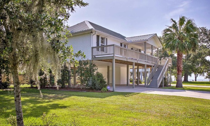 Waveland House | The Palm Bay St Louis Home - Walk to Beach!
