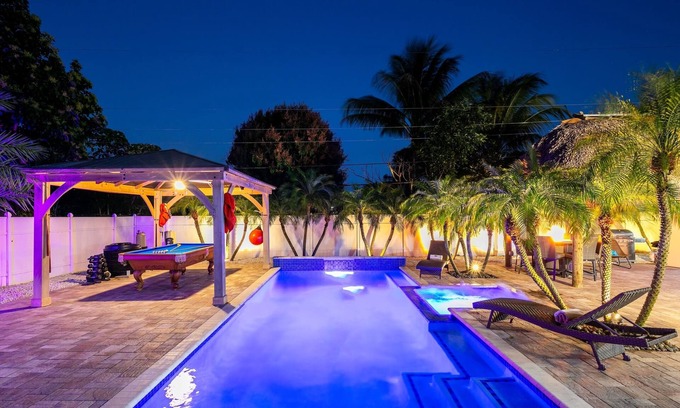 Lake Clarke Shores Villa | THE PALM BEACH VILLA