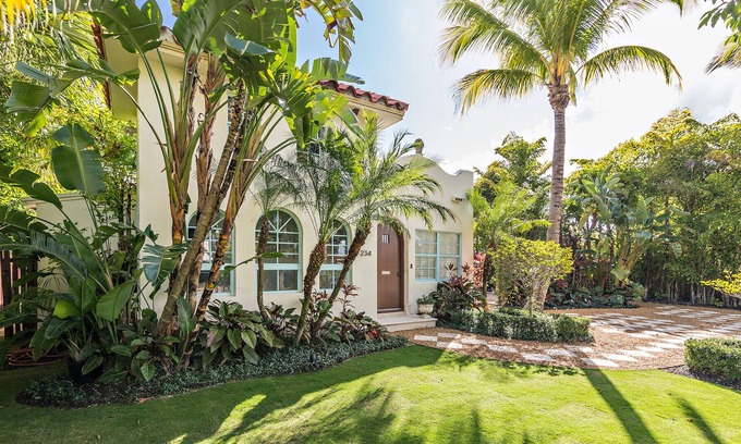 Southside House | The Palm Stunning Modern - Heated Pool - 4 Beds