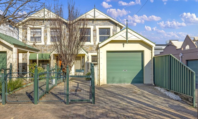 Norwood House | The Parade Luxury, Wifi & 3BR