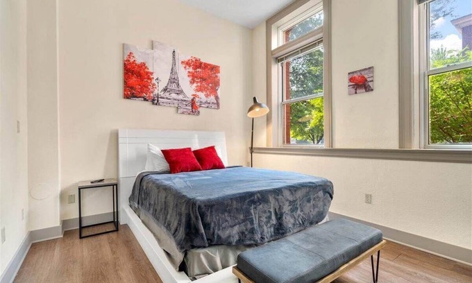 Kansas City Apartment | The Paris Suite*Westport District
