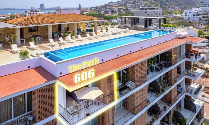 Emiliano Zapata Condo | The Park PH-606 Luxury Condo -Romantic Zone